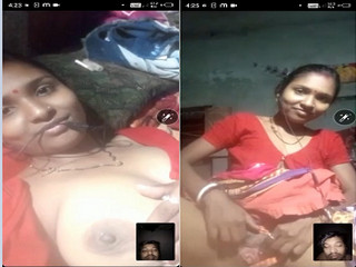 Sexy Desi bhabhi Shows Her Boobs and Pussy TO Hubby On VC