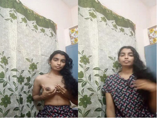 Desi Girl Shows her Boobs