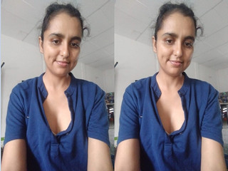 Horny Bhabhi Shows Her Boobs