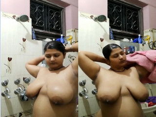 Desi Big Boob Girl Bathing part 3