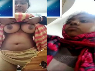 Desi Girl Shows Boobs